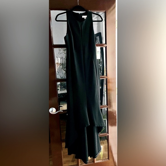 ๐ Semi-Formal Hi-Low Black Dress.
Perfect for Special Events
Size: 8 - Picture 3 of 14